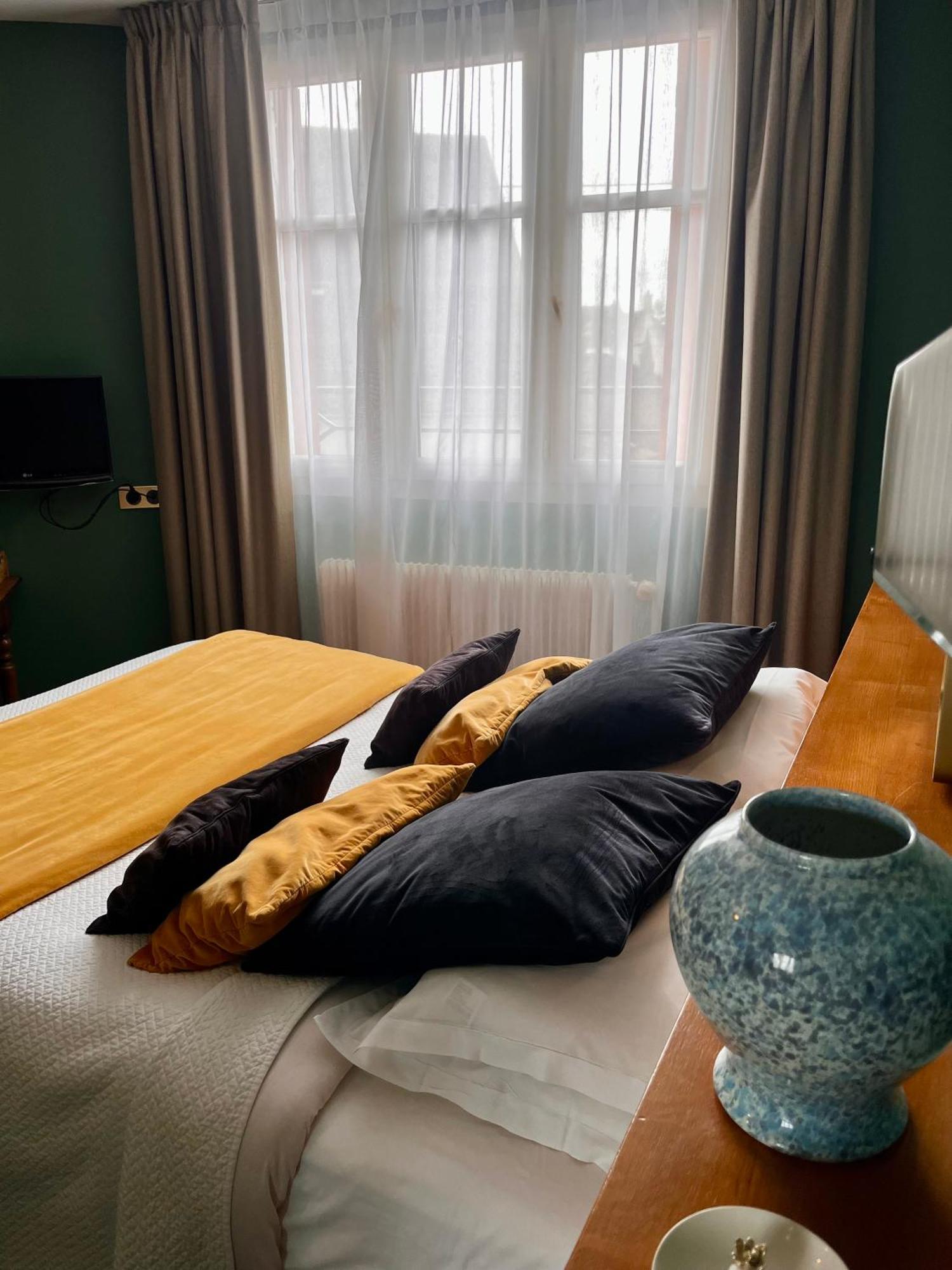 Le Temeraire Hotel Charolles Luaran gambar
